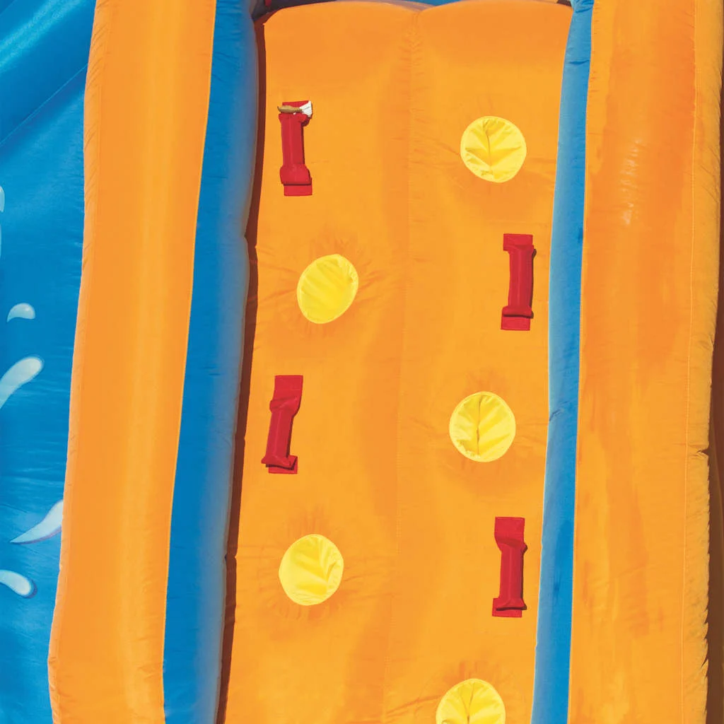Parc aquatique gonflable avec toboggan et mur d’escalade – vue complémentaire