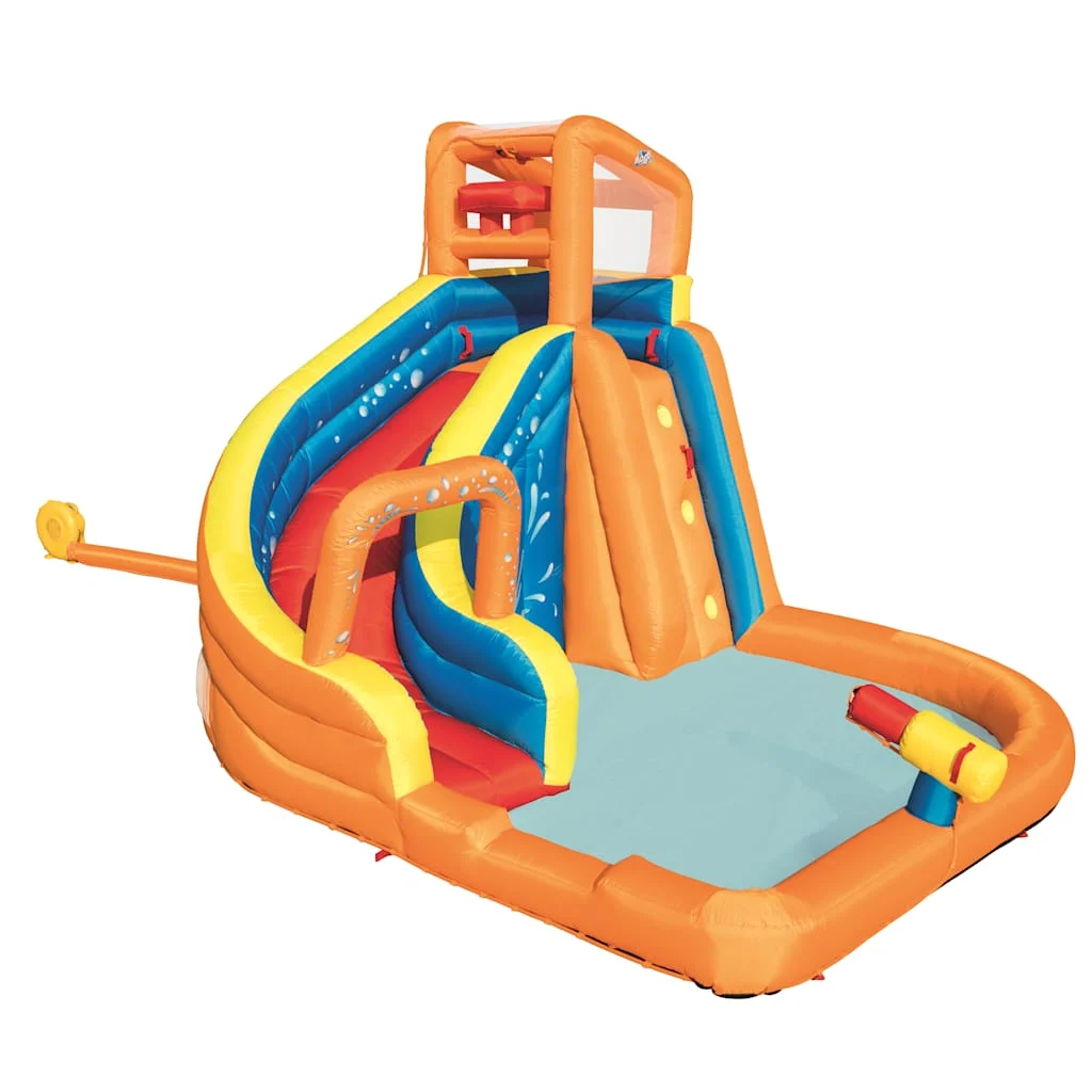 Parc aquatique gonflable avec toboggan et mur d’escalade – vue d'ensemble